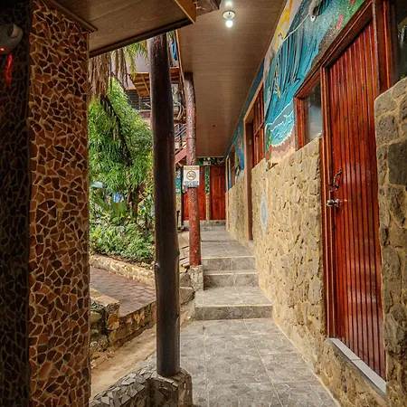 Costa Linda Art Hostel Manuel Antonio Exterior photo