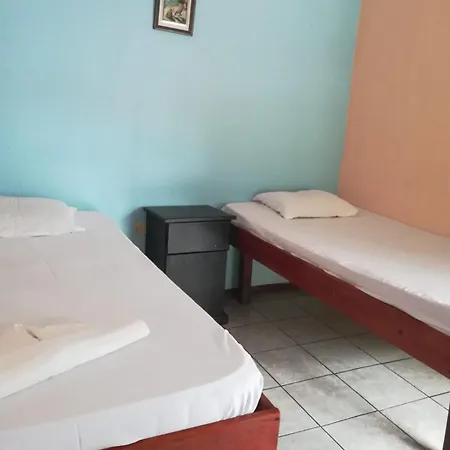 Costa Linda Art Hostel Manuel Antonio Exterior photo