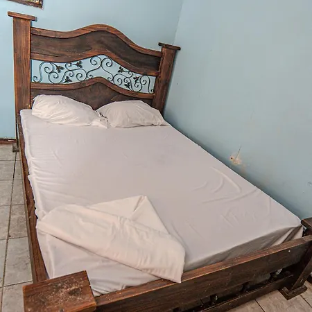 Costa Linda Art Hostel Manuel Antonio Exterior photo