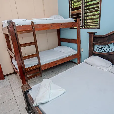 Costa Linda Art Hostel Manuel Antonio Exterior photo