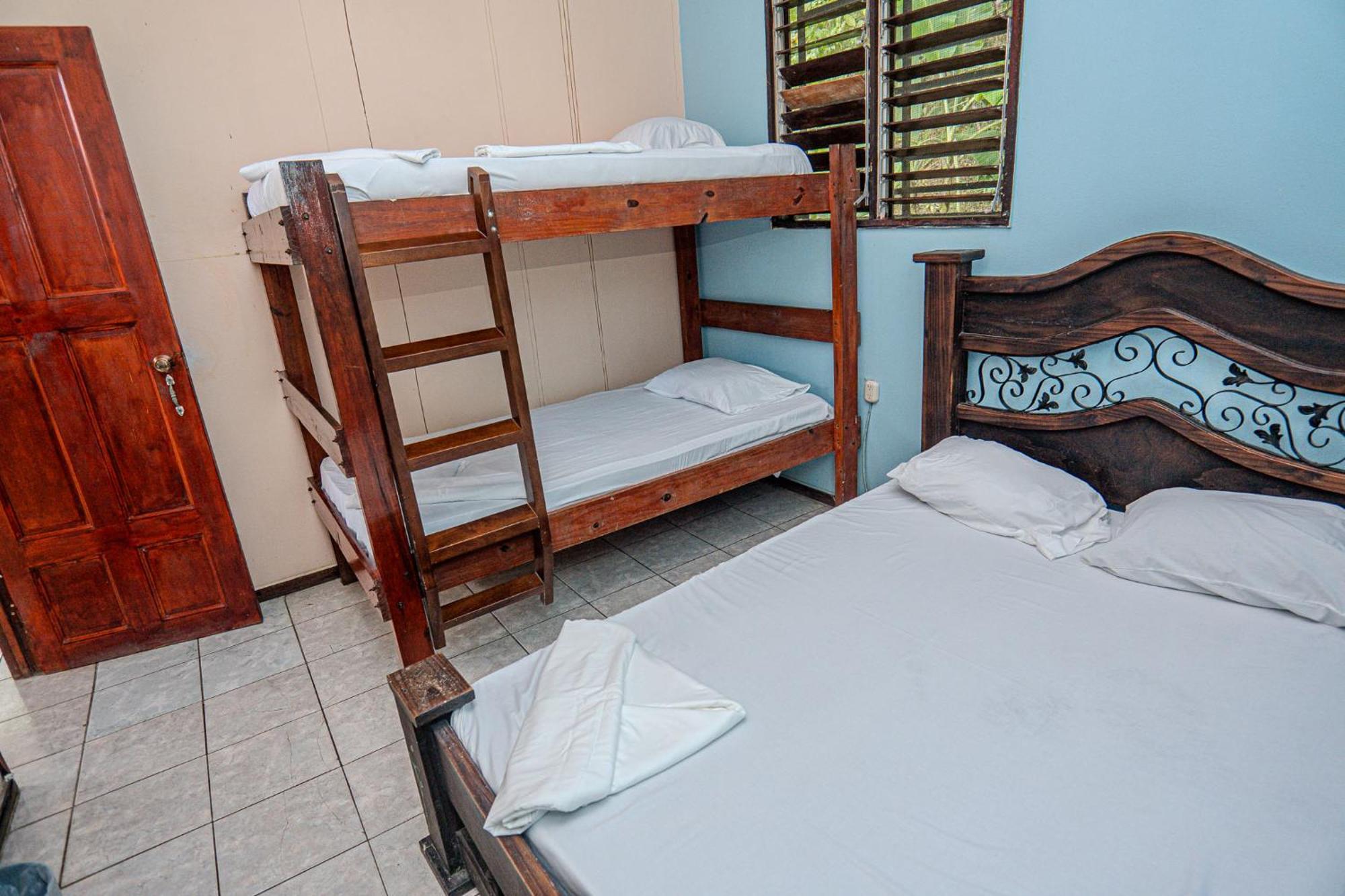 Costa Linda Art Hostel Manuel Antonio